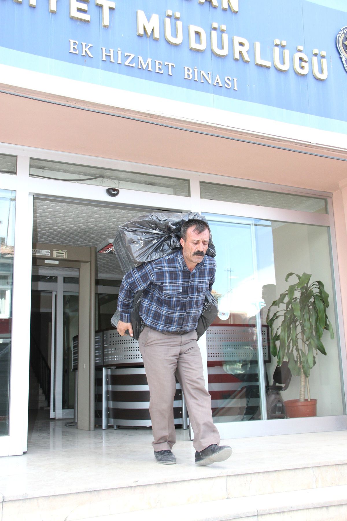 Kaçak Sigaralar Kamyonlarla Gönderildi