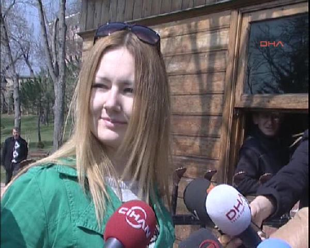 Kahve Fincanları Elinde Kaldı