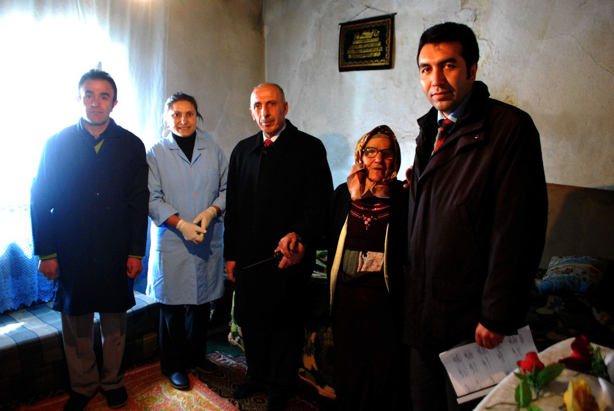Kars Belediyesi\'nin \'Yalnız Değilsiniz\' Projesi 2012 Yılında da Devam Ediyor