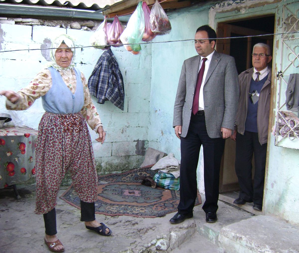 Kaymakam Ertürkmen Hatice Nine\'yi Sevindirdi