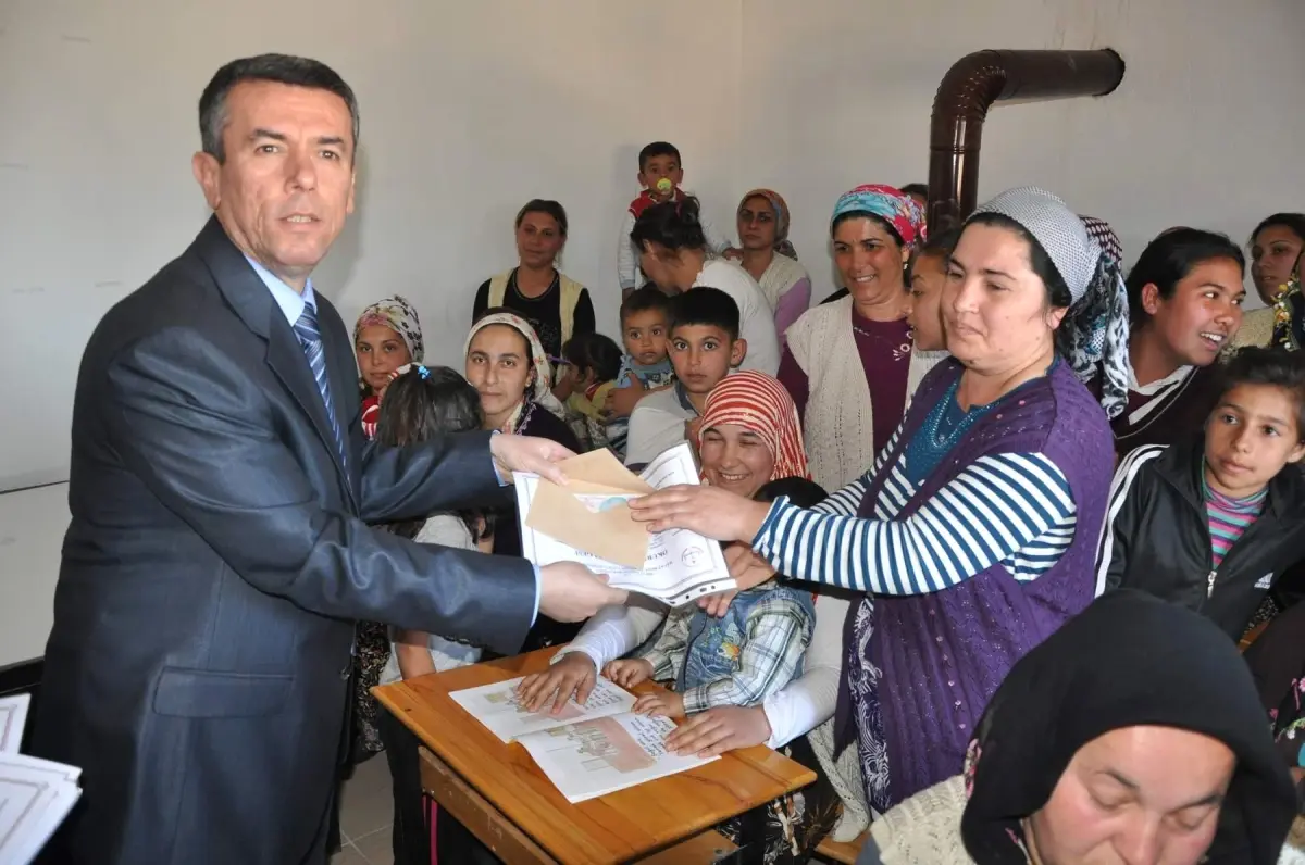 Kırkağaç\'ta 28 Kişiye Okumayazma Belgesi