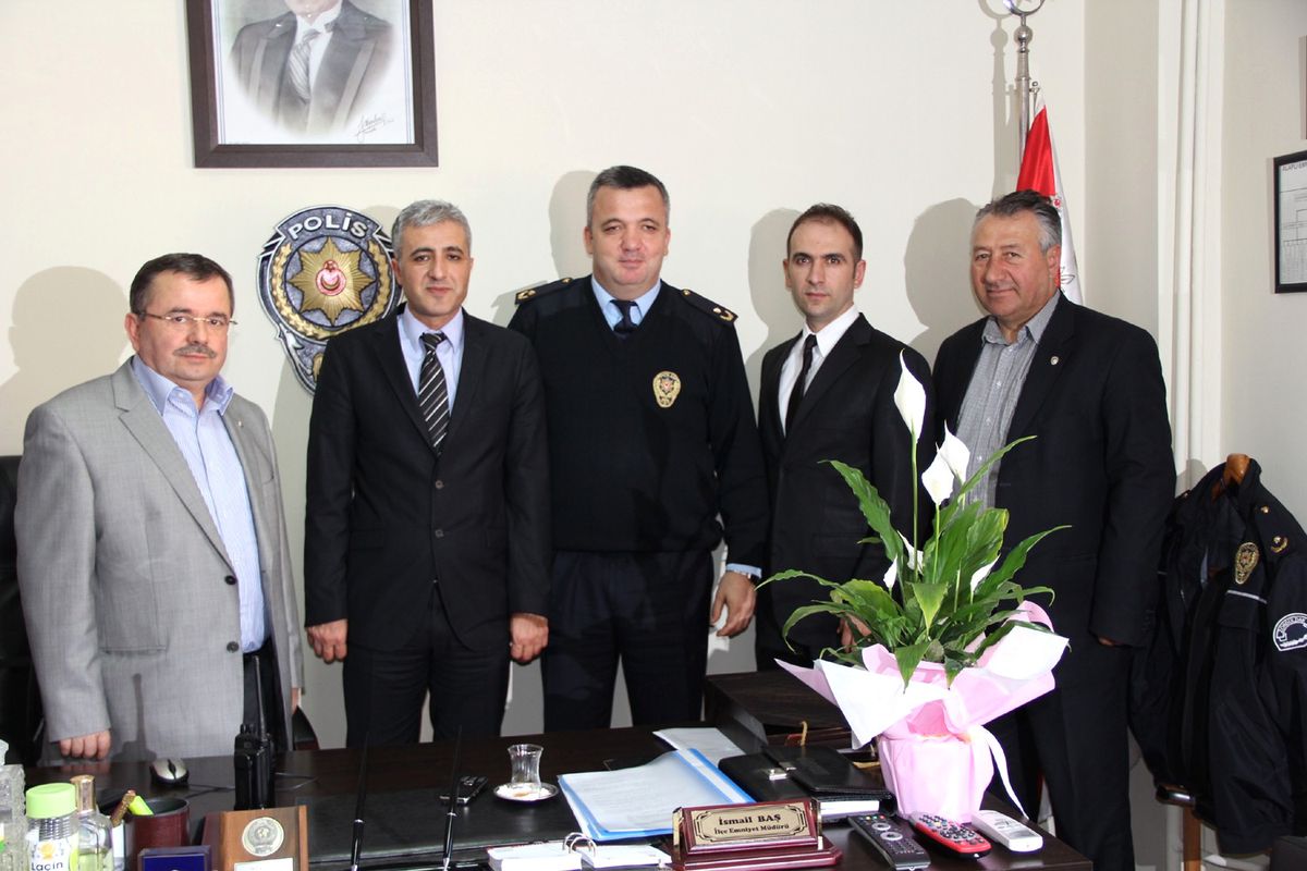 Kızılay\'dan Emniyet Müdürü Baş\'a Teşekkür Ziyareti