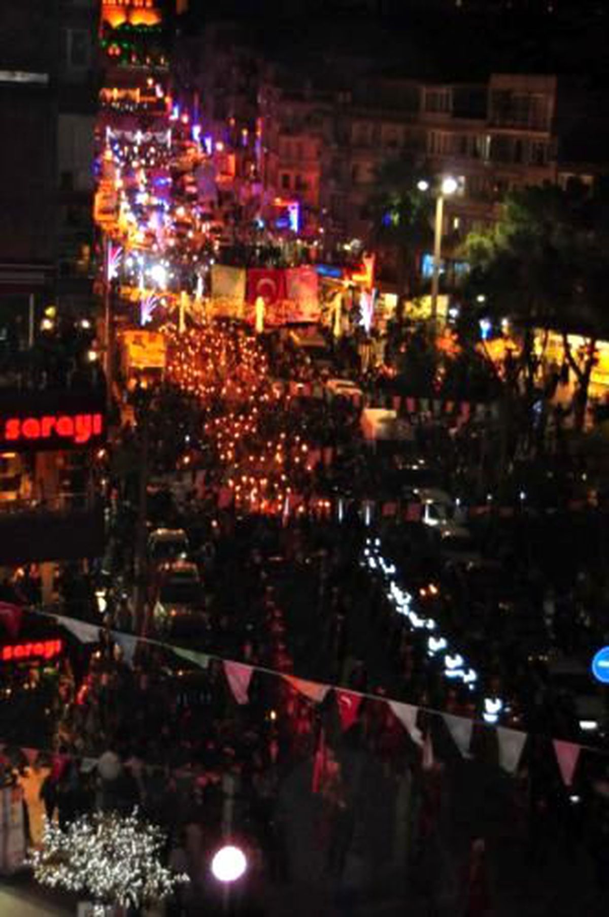 Manisa Caddeleri Meşalelerle Aydınlandı