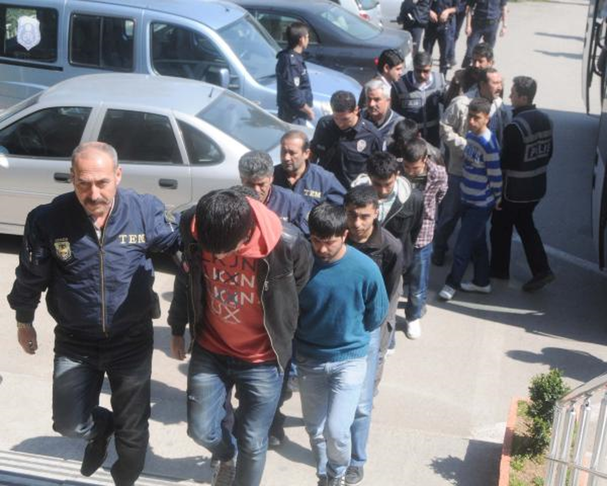 Mersin\'deki İzinsiz Nevruzda Gözaltına Alınan 18 Kişi Adliyede