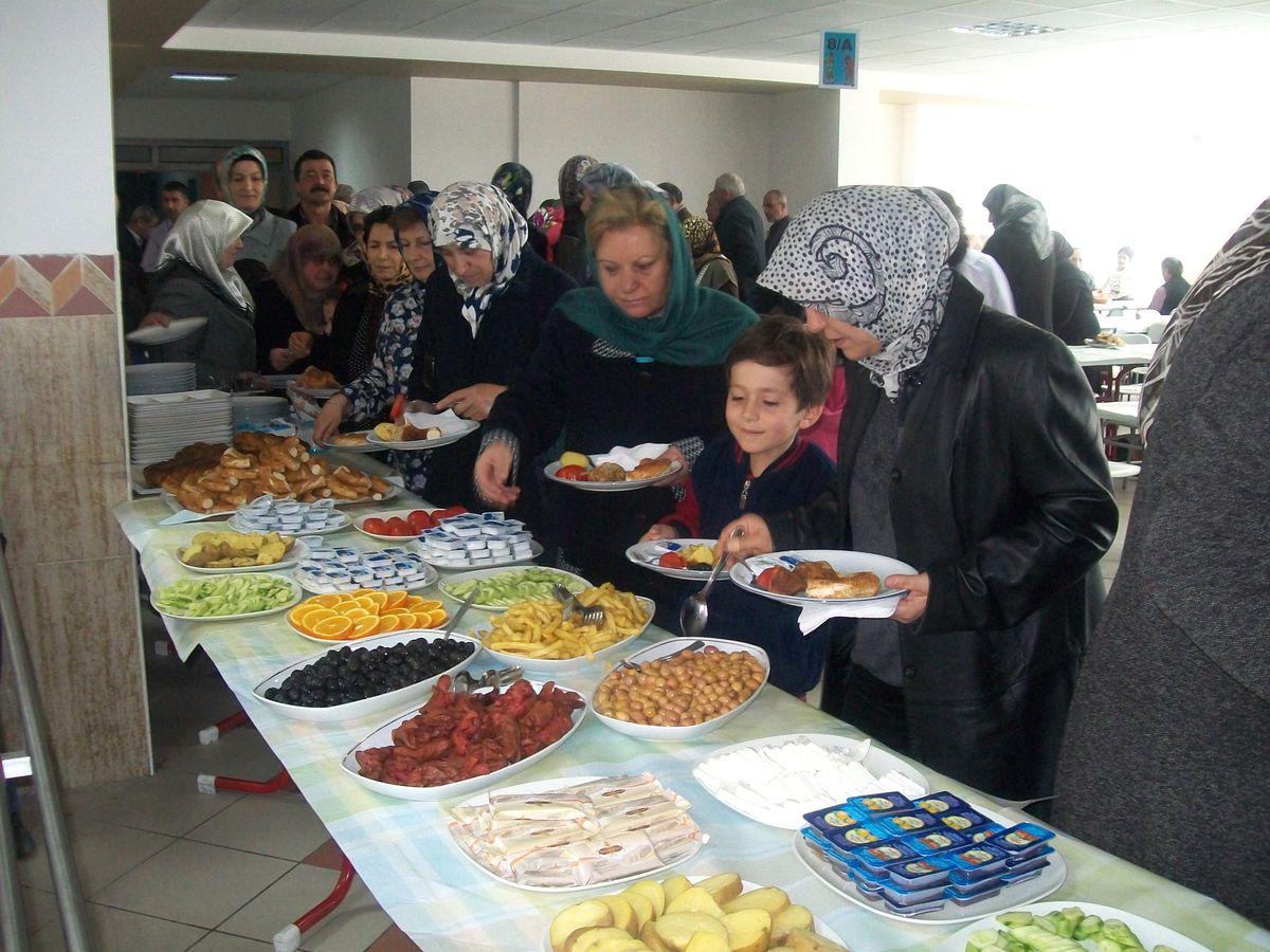 Minikler Büyükbaba ve Büyükannelerini Unutmadı