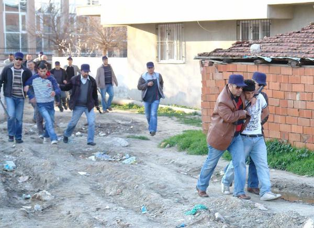 Nevruz Kutlamalarında Polise Taş Atan 3 Şüpheli Tutuklandı