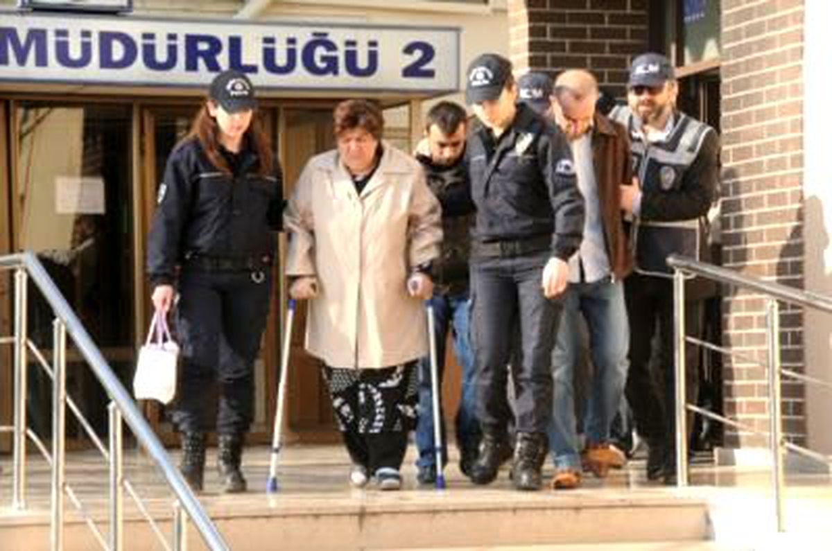 Oğluyla Çete Liderliği Yapan Bastonlu Hanım Ağa