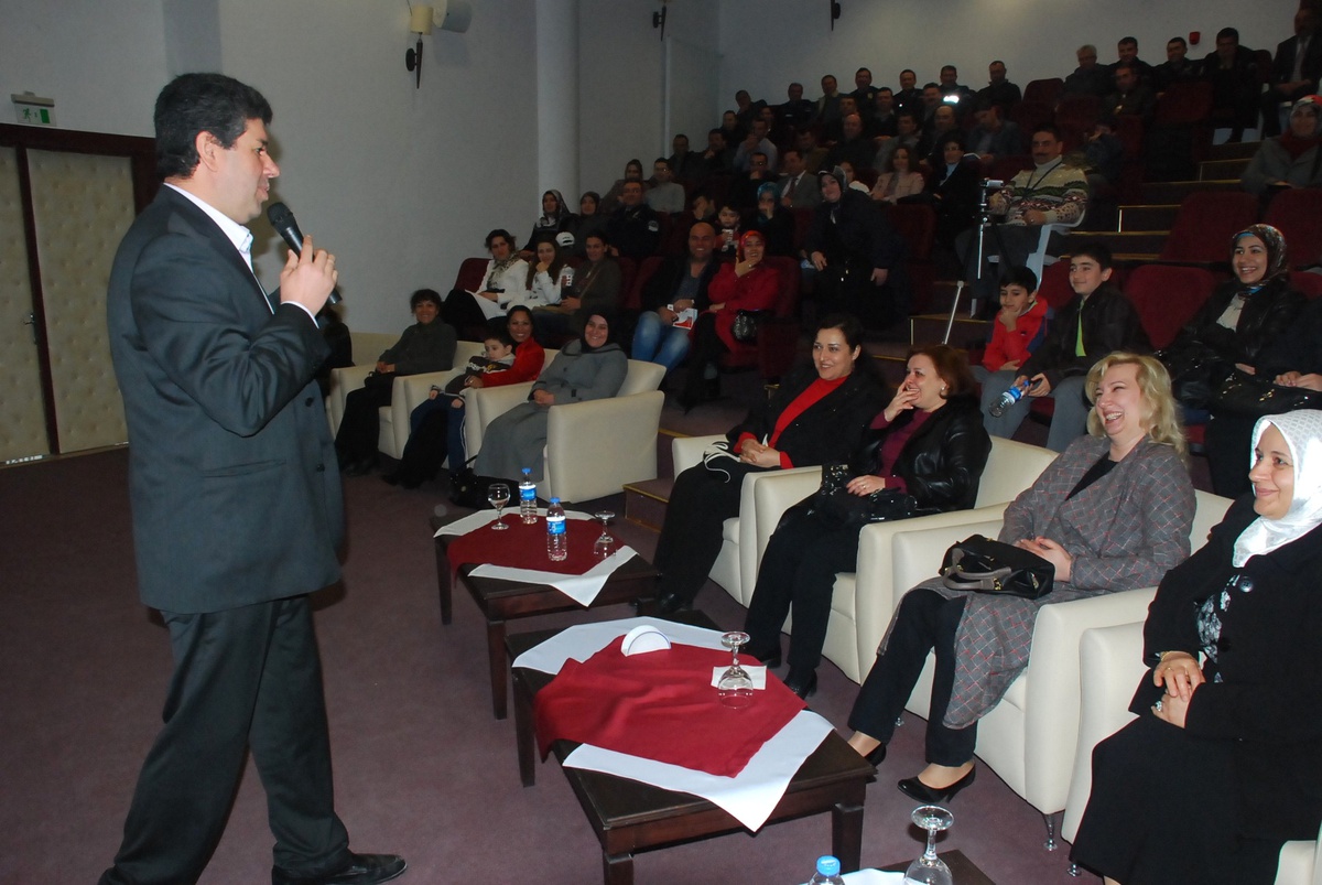 Polis Eşlerine \'Aile İçi İletişim\' Konferansı