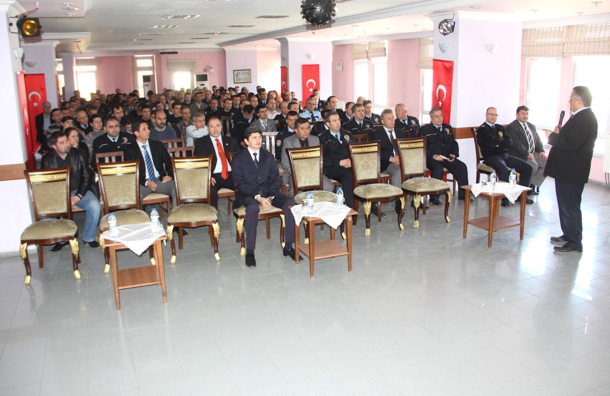 Polislere "Aile İçi İletişim ve Başarı" Konulu Eğitim Semineri Verildi