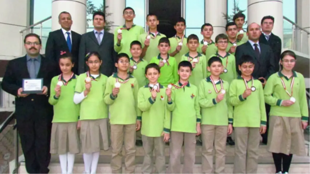 Safvet Koleji İnegöl\'ün Matematik Şampiyonu