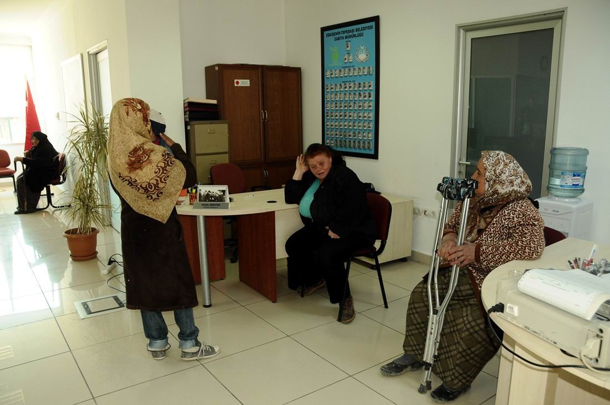 Tepebaşı Belediyesi Zabıta Ekiplerinden Dilencilere Operasyon