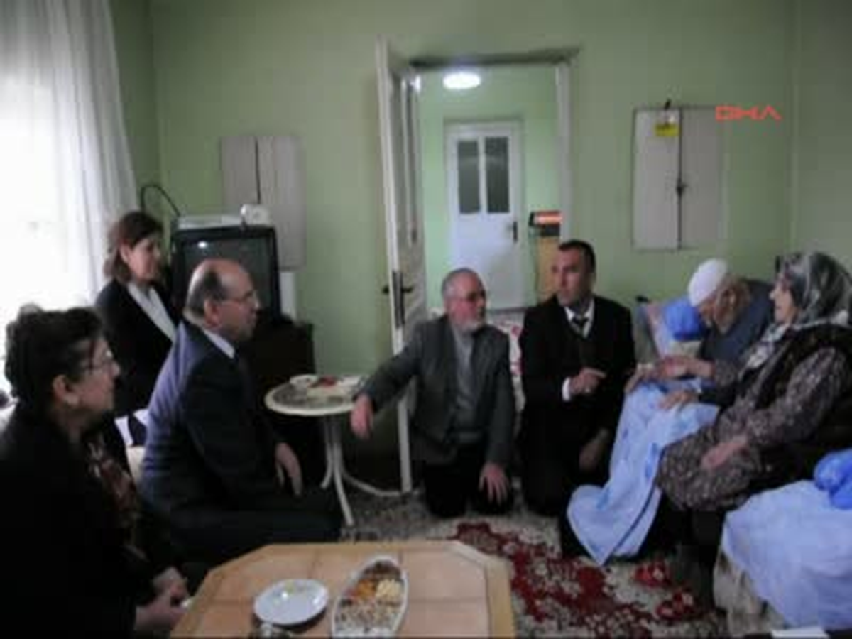 Vali, 72 Yıllık Evli Çifti Kutladı