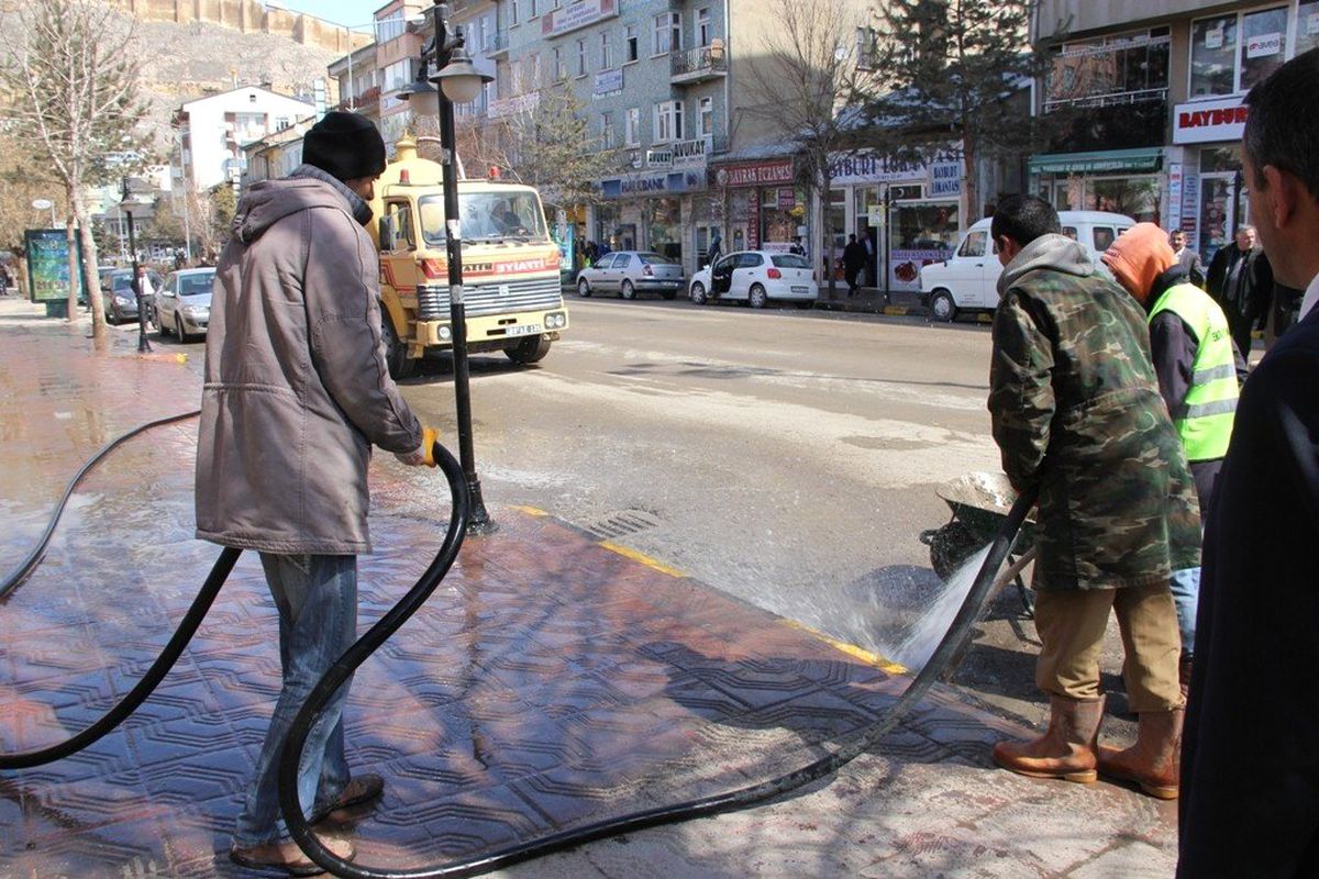 Yol Yıkama Çalışmalarına Başlandı