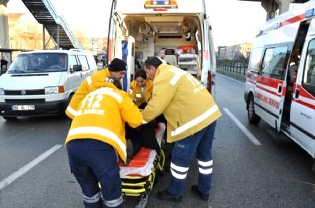 Aksaray\'da Trafik Kazası: 3 Yaralı
