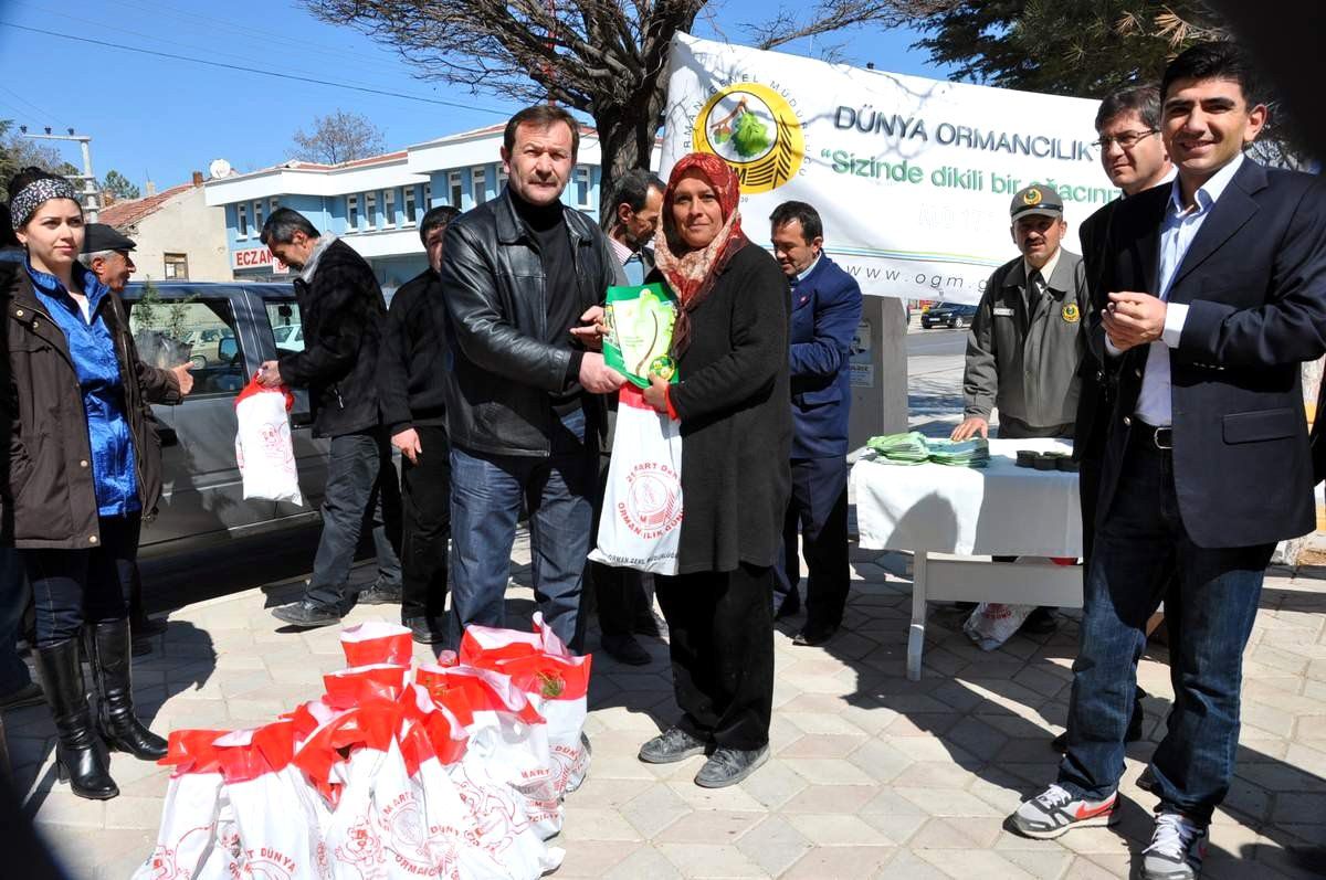 Alpu'da Bin 500 Fidan Dağıtıldı