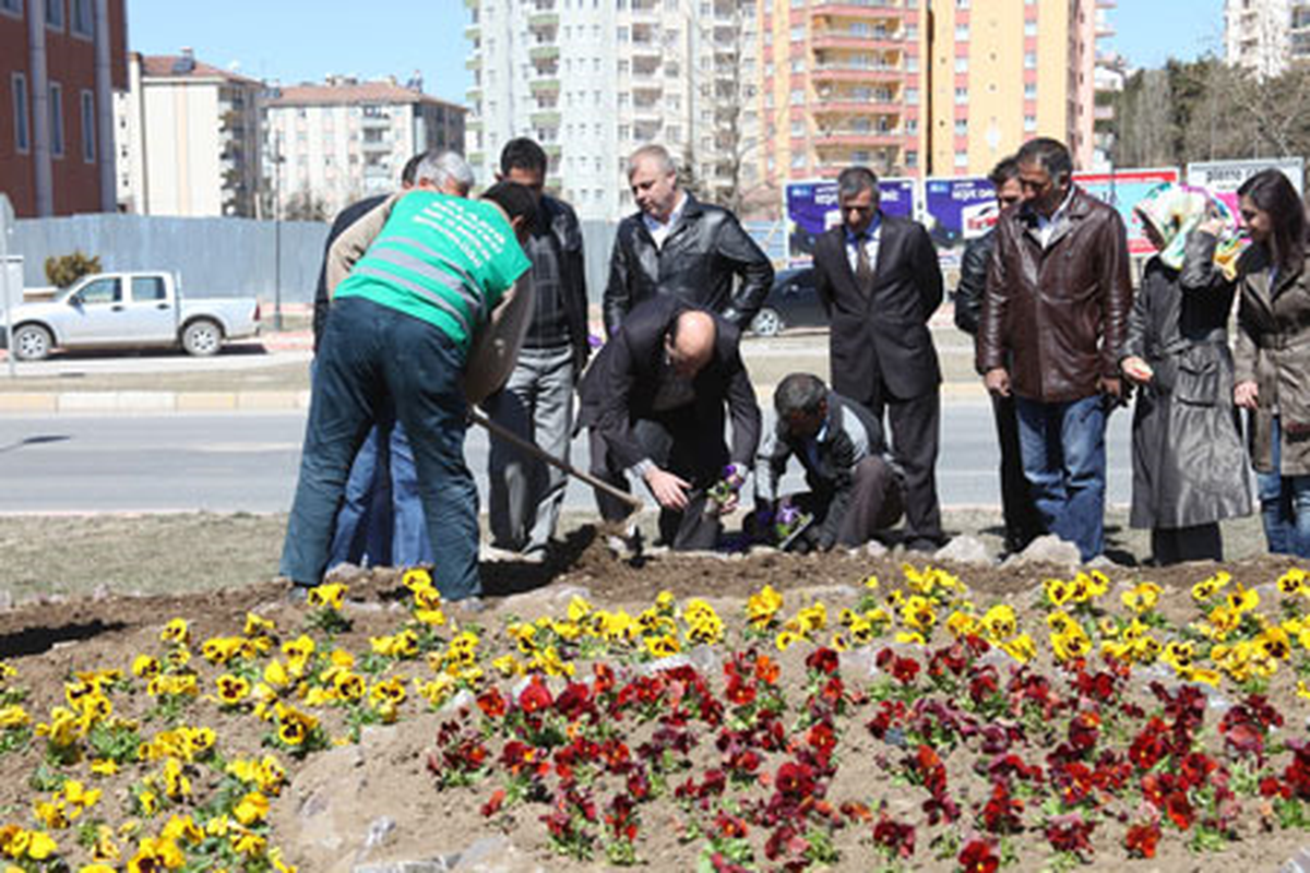 'Bahar Çiçekleriyle Şehrimizi Süslüyoruz'