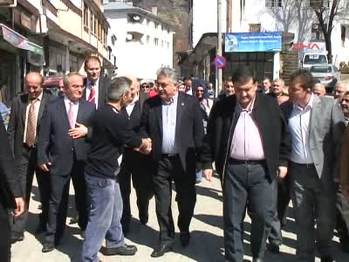 Bakan Yazıcı'ya Manili Horonlu Seçim Sözü Hatırlatması