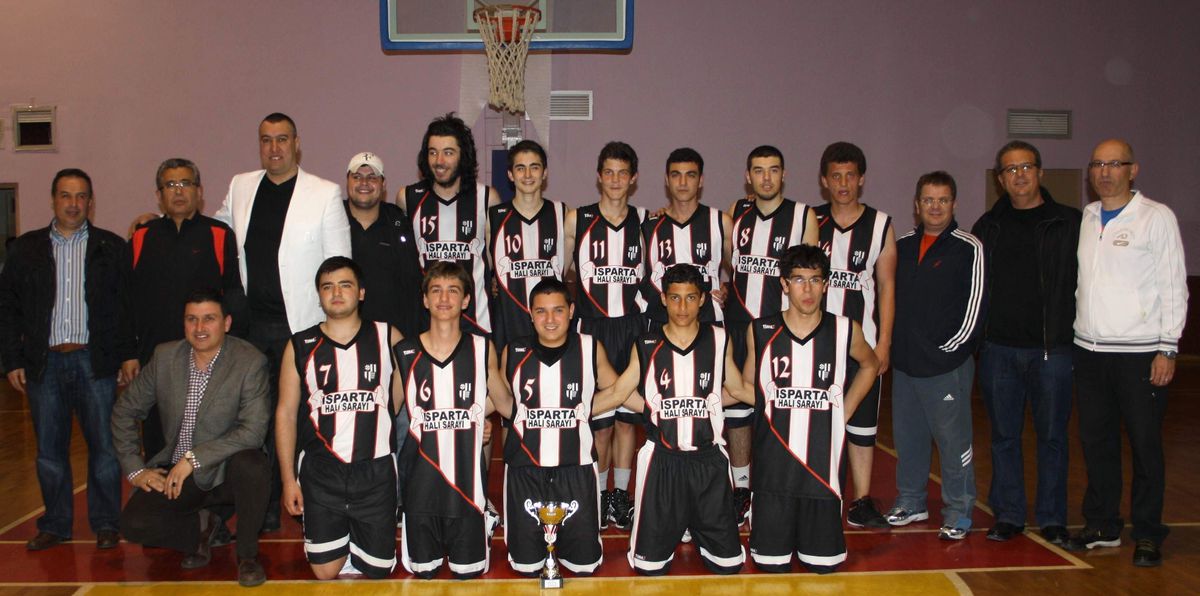 Başkan Gümüş Şampiyon Basketçileri Kutladı