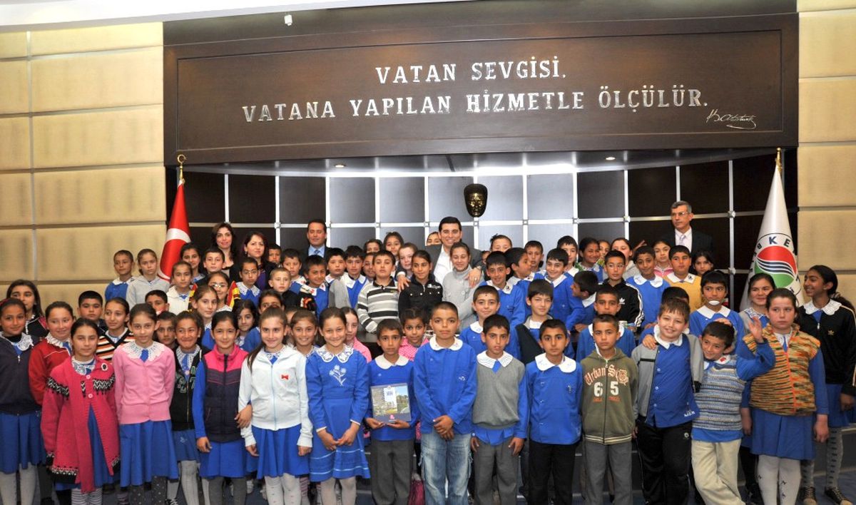 Başkan Tütüncü\'yü 3 Bin 100 Öğrenci Ziyaret Etti