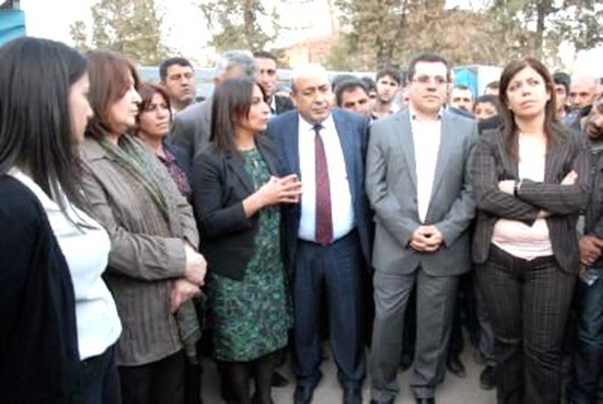 BDP Milletvekili Hasip Kaplan ile Emniyet Amiri Arasında Tartışma