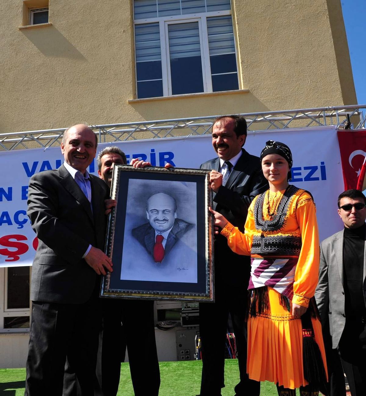 Çevre ve Şehircilik Bakanı Erdoğan Bayraktar Memleketi Trabzon\'da