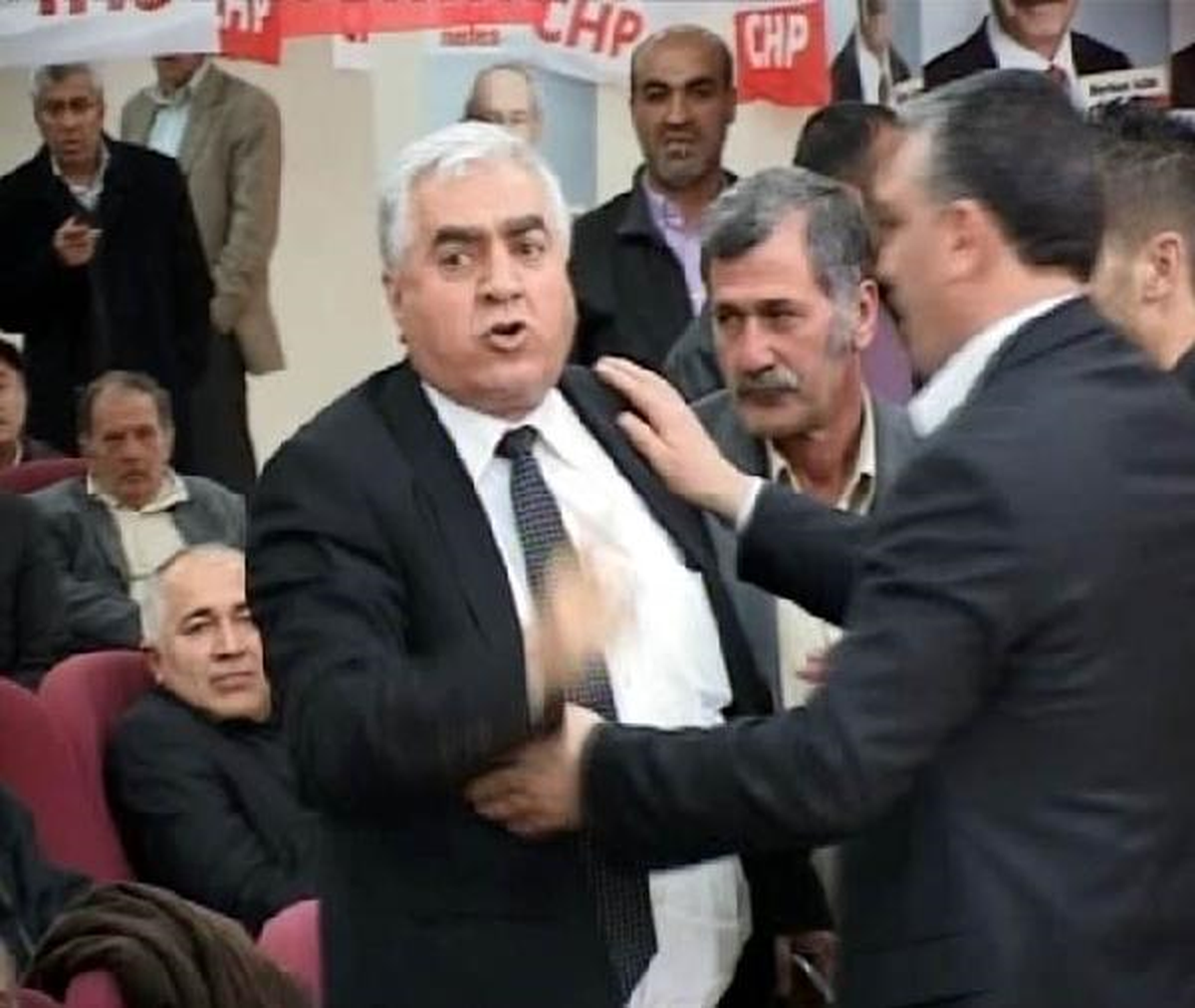 CHP İlçe Kongresinde Arbede