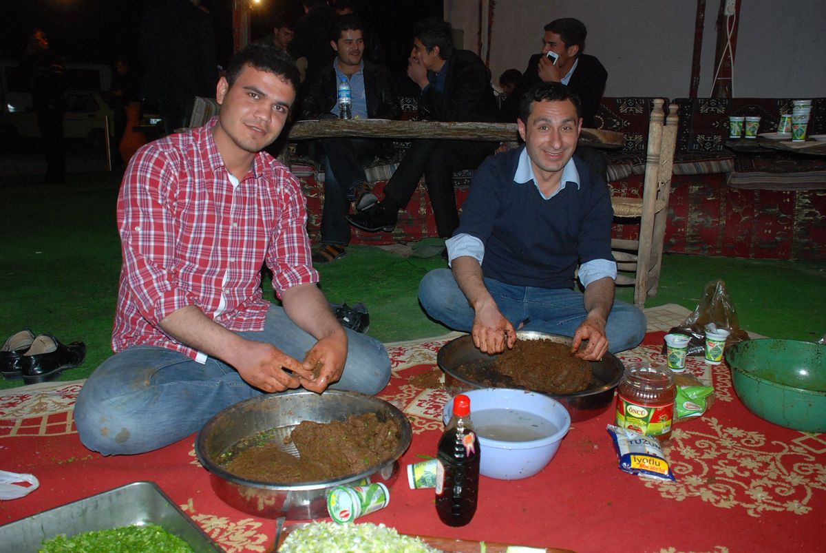 Didim Ak Partili Çiğ Köfte Partisinde Buluştu