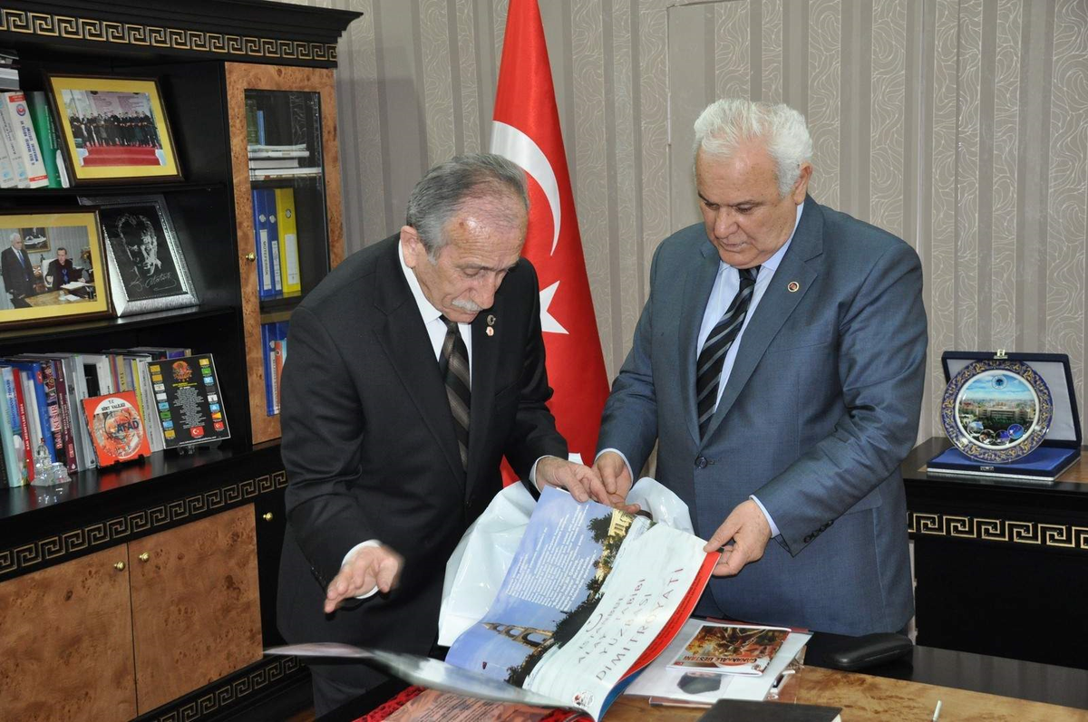 "Dünya Barış Elçisi" Turgut Kaçmaz, Vali Çolak\'ı Ziyaret Etti