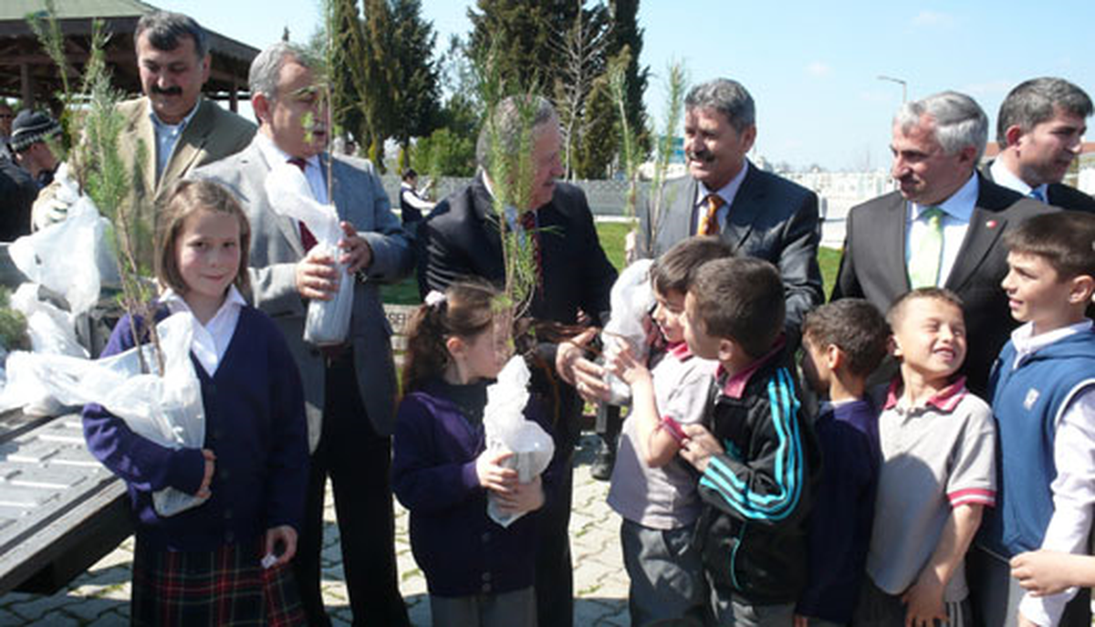 Fidanların Her Birin Toprakla Buluşmalı