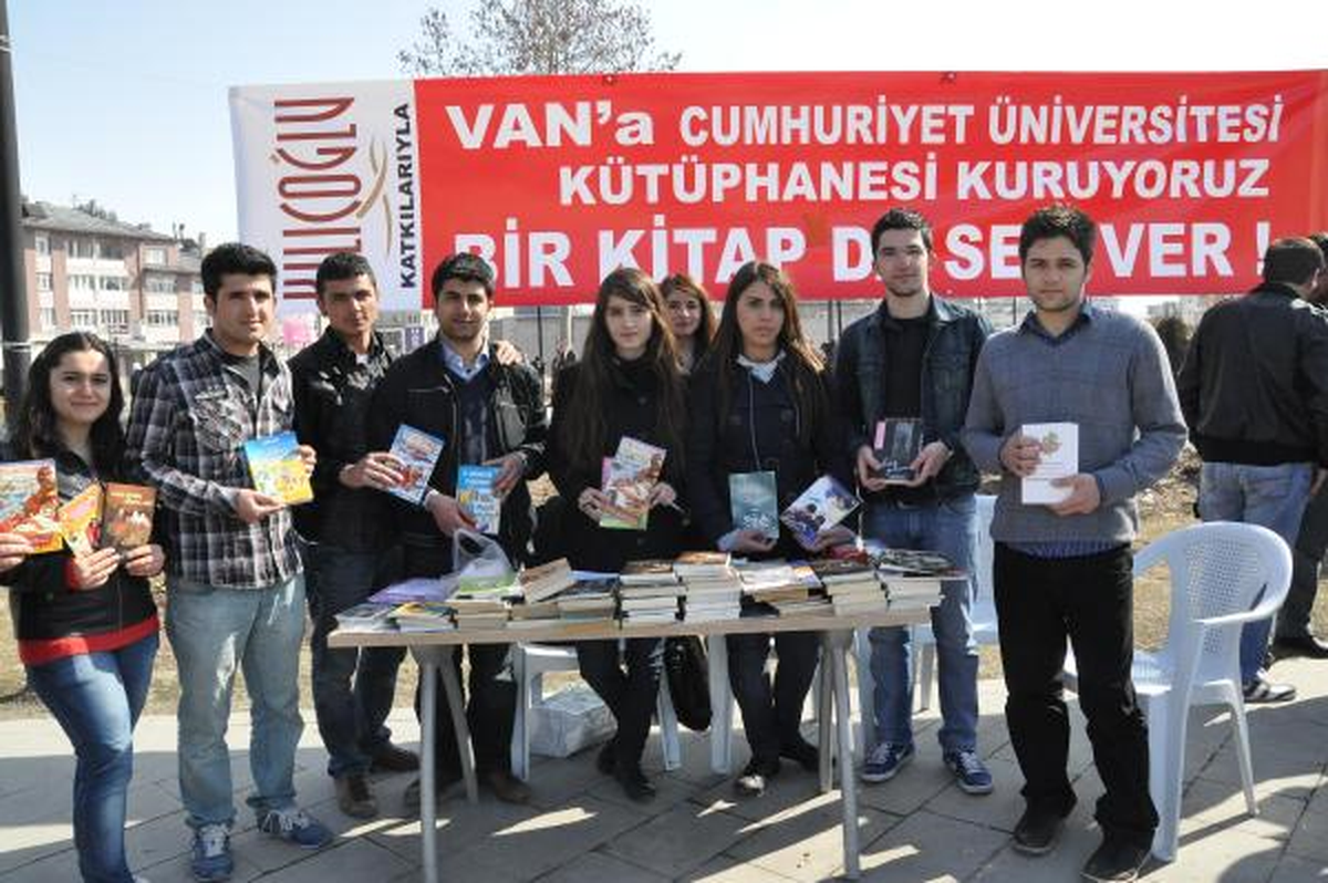 Geleceğin Öğretmenlerinden Van\'a Kitap Yardımı