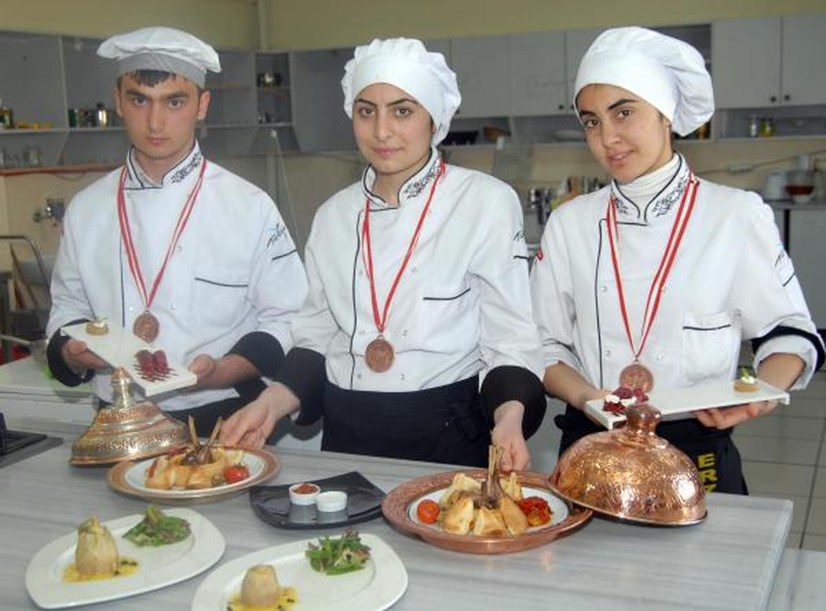 Hürriyet Anadolu Otelcilik ve Turizm Meslek Lisesi, Bronz Madalya Kazandı