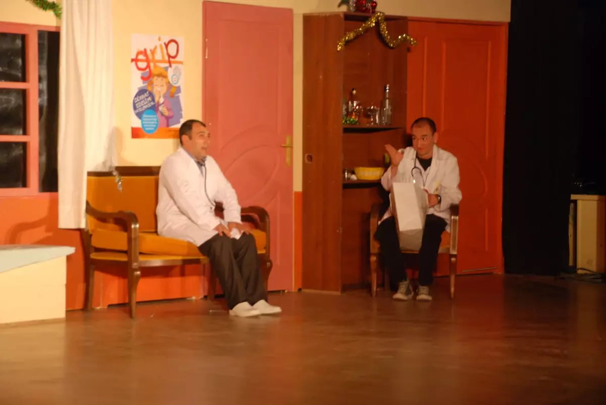 "Kaç Baba Kaç" Adlı Oyun Kırklareli\'de Sahnelendi