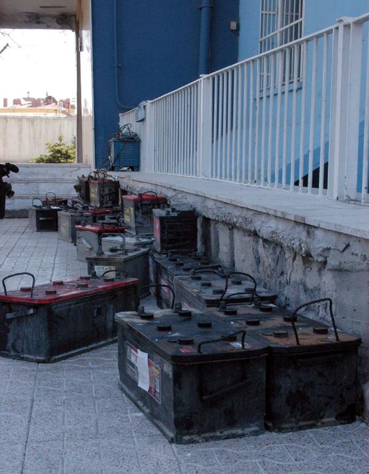 Kiraladıkları Otomobille Akü Hırsızlığı Yapmışlar