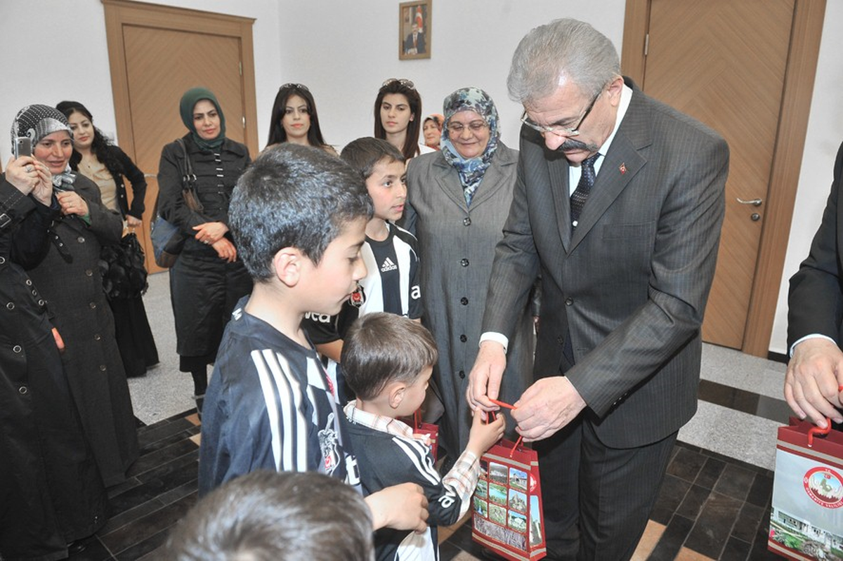 Osmaniye'deki Vanlı Depremzedeler Vali Cerrah'a Teşekkür Ziyaretinde Bulundu