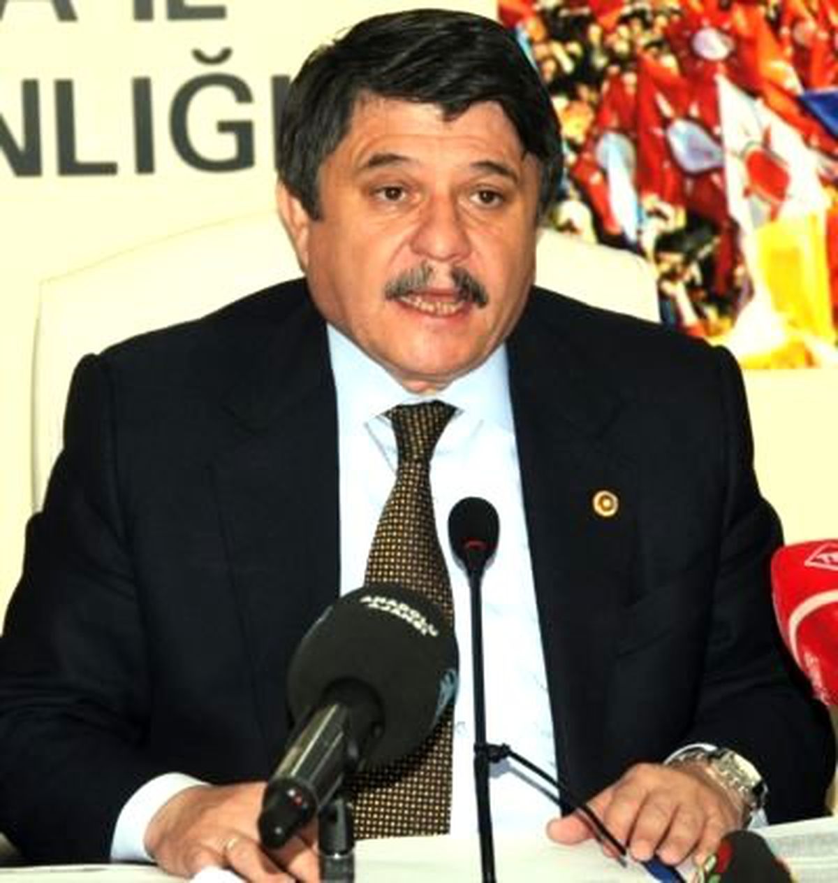 Tanrıverdi, Tapu Dağıtım Törenine Katıldı