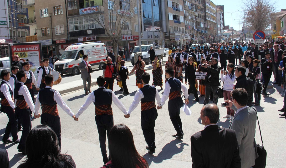 Türk Halk Müziği ve Türk Halk Oyunları Yarışması Kırşehir\'de Başladı