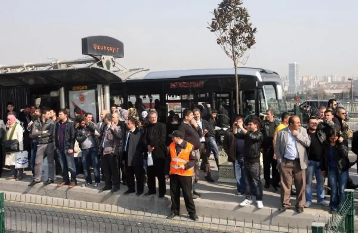 Uzunçayır\'da Zincirleme Trafik Kazası