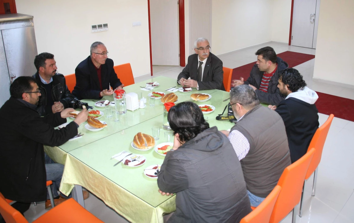 Yozgat Sgk İl Müdürü Duran Cesur, Yeni Binalarını Basın Mensuplarına Gezdirdi
