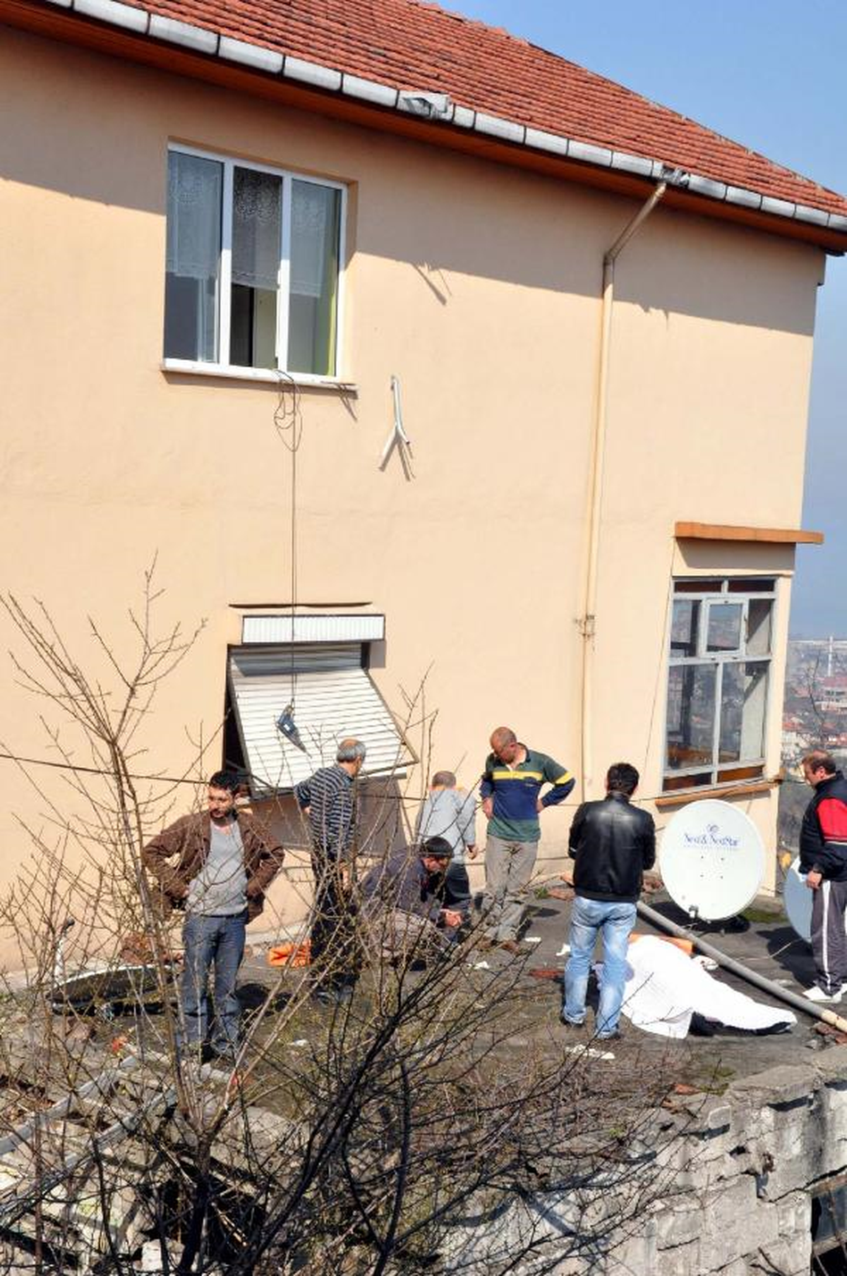 Anten Takarken Düşerek Öldü