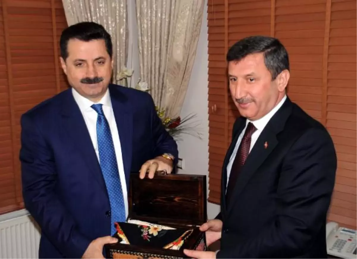 Bakan Çelik\'ten Kılıçdaroğlu\'na Yanıt: Türkiye\'de Ana Muhalefet Sorunu Var