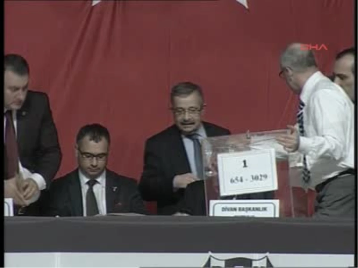 Beşiktaş Kulübü Olağanüstü Seçimli Genel Kurul Toplantısı\'nda Oy Sayımı Başladı