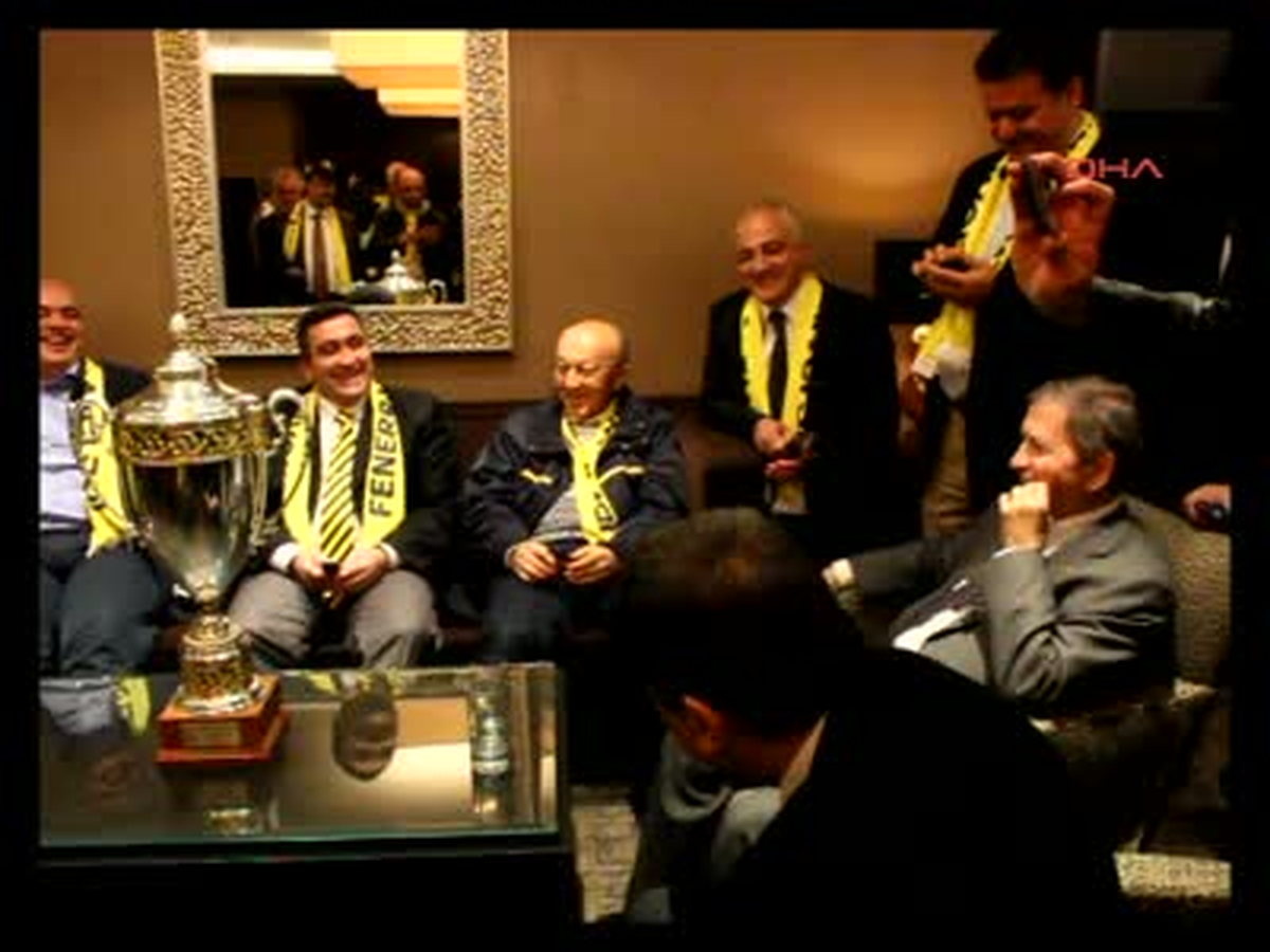 Fenerbahçe Unıversal Avrupa Şampiyonluğu\'nu Doyasıya Kutladı
