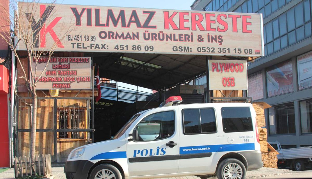 Hırsızlar Parkeleri Çaldı