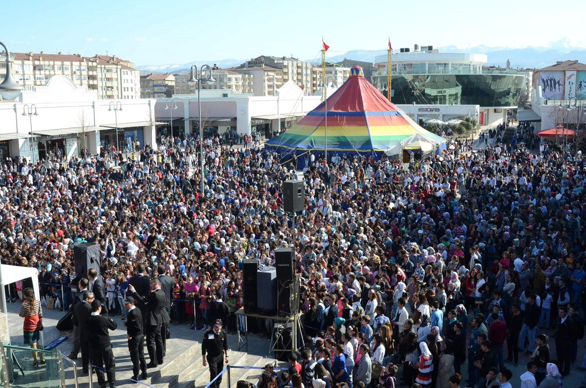 İnegöl'de Yusuf Güney İzdihamı