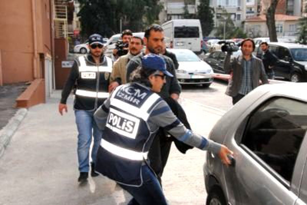 İzmir\'de 45 Kilo Esrar Maddesi Ele Geçirildi