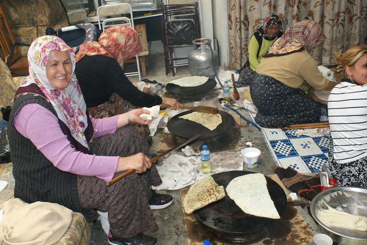 Kermesin Geliri Öğrencilere Burs Oldu