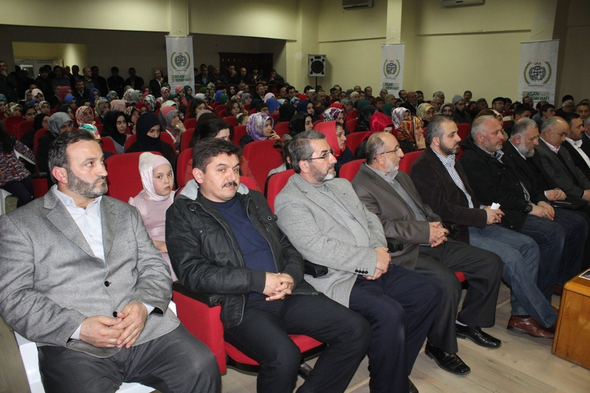 Kumbarasında Biriktirdiği Okul Harçlıklarını Yetimlere Bağışladı
