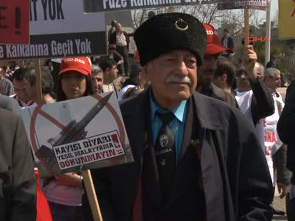 "Kürecik\'e Füze Kalkanı" Kadıköy\'de Protesto Edildi