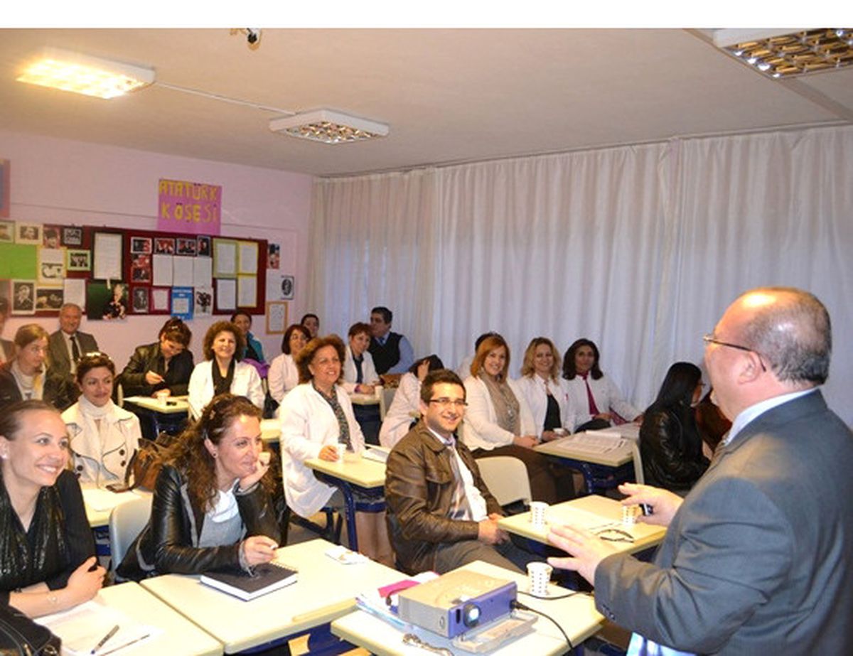 Öğretmenlere 'Lider Öğretmen' Semineri
