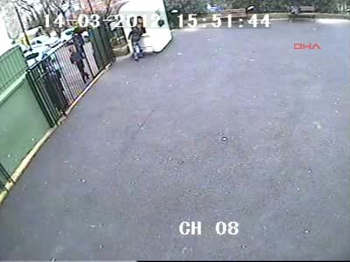 Okul Bahçesindeki Dehşet Kamerada